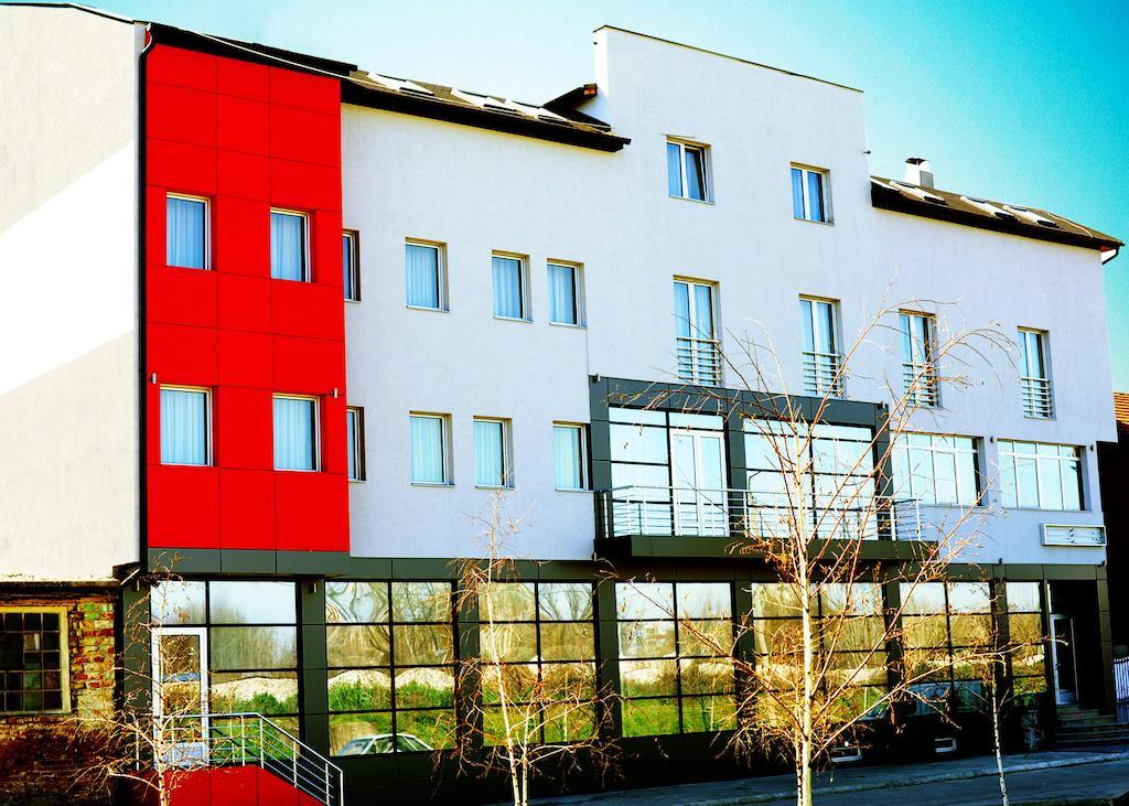Garni Hotel Crystal Ice Ниш Екстер'єр фото