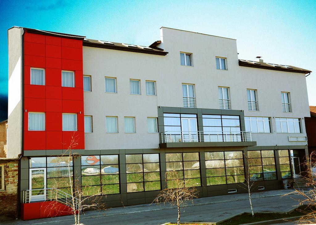 Garni Hotel Crystal Ice Ниш Екстер'єр фото