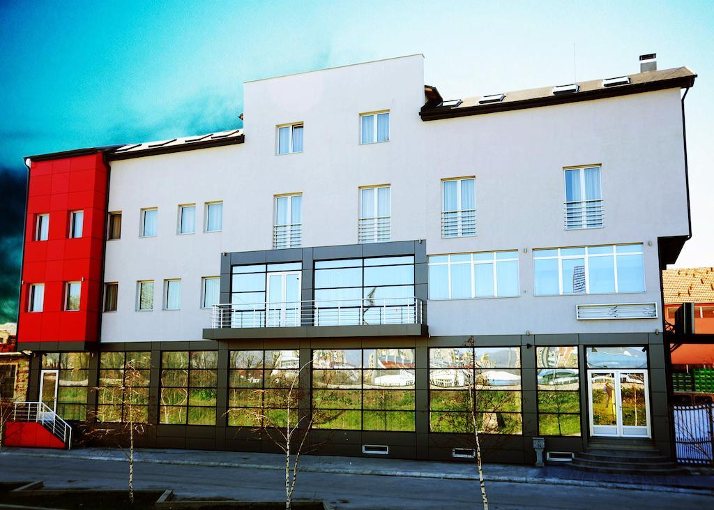 Garni Hotel Crystal Ice Ниш Екстер'єр фото